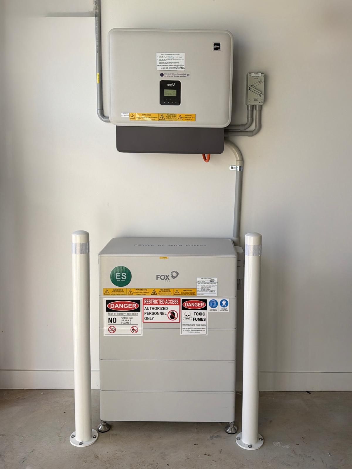 Compact Fox ESS battery stack with hybrid inverter in a garage