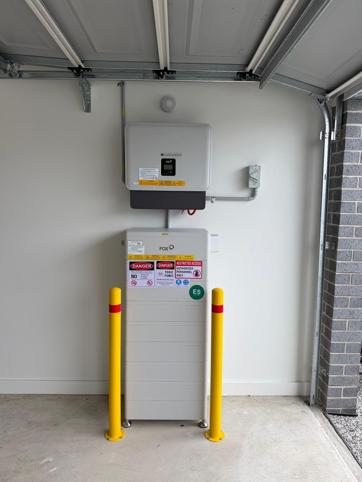 Fox ESS battery and hybrid inverter installed in a new build garage